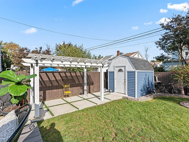 234 Howell St — Photo 25