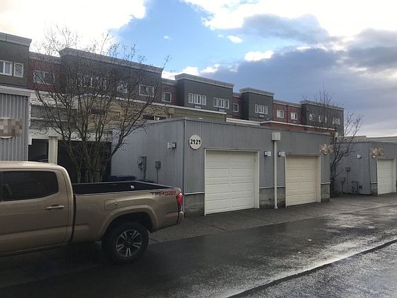 3rd image of 2424 Yakima Ct