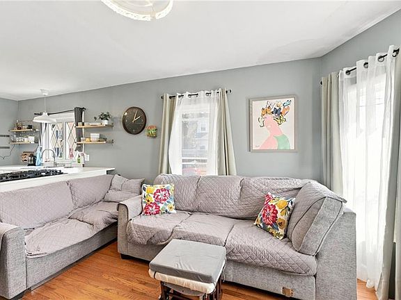 4th image of 353 Smithfield Ave