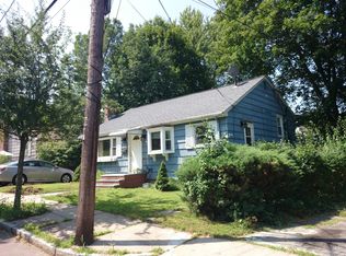 121 Vogel St, West Roxbury, MA 02132