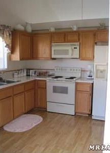 Oak Cabinets and Full Appliance Package