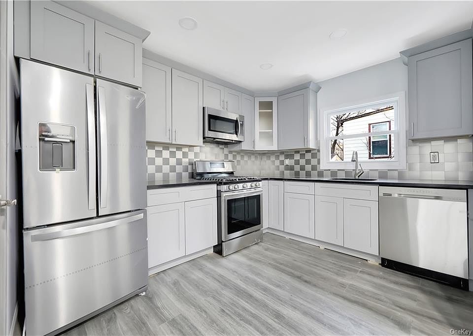 1st image of 428 Bedford Ave Floor 2