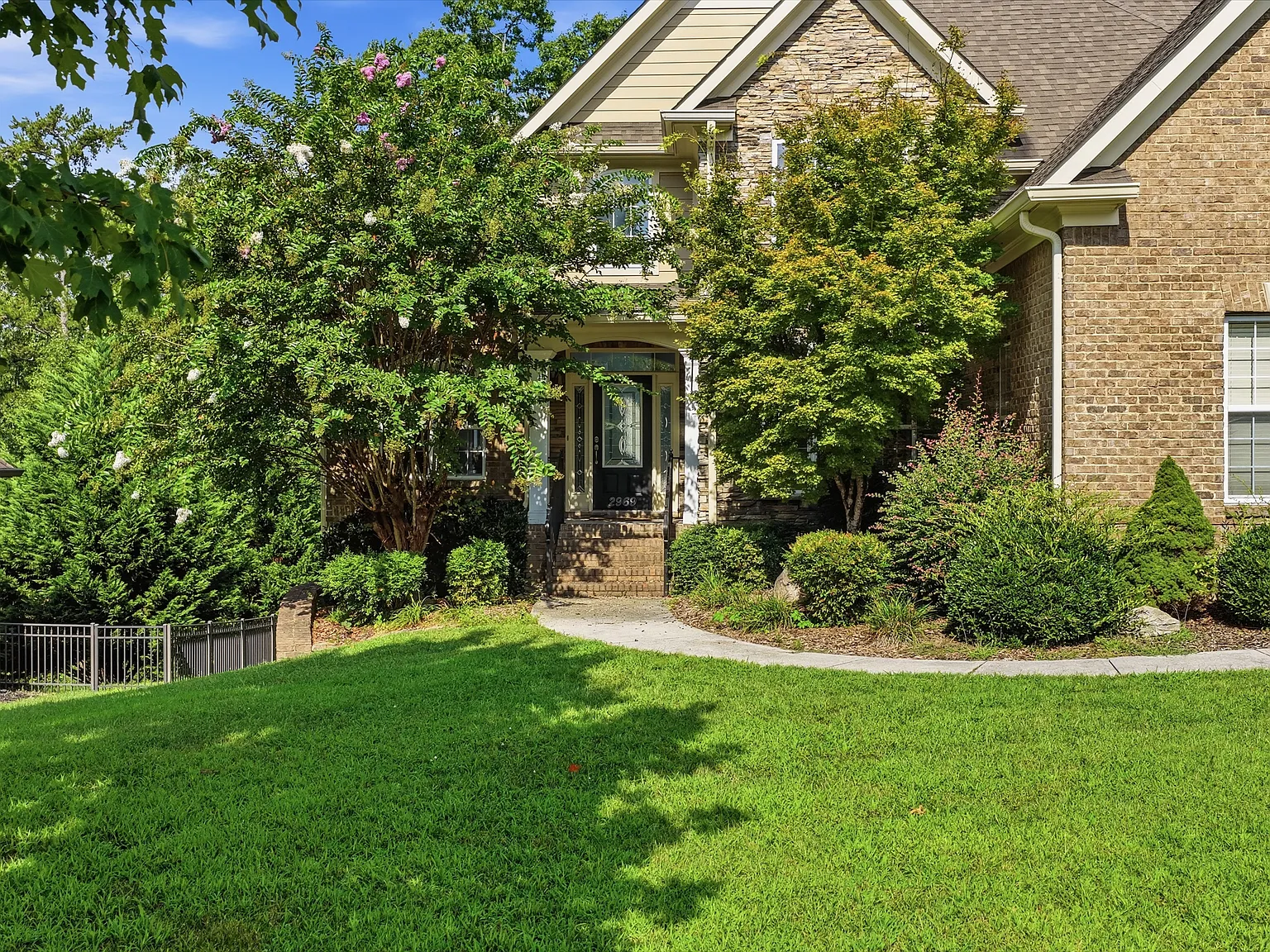 6 bed, 4607 sqft, $4,000 — Photo 4