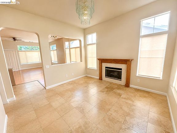 4th image of 131 Legacy St