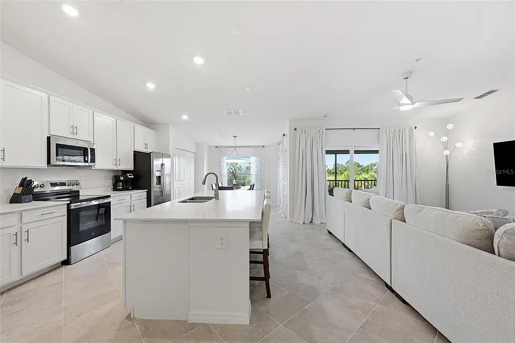 2 bed, 2.0 bath, 1333 sqft, $6,500 — Photo 3