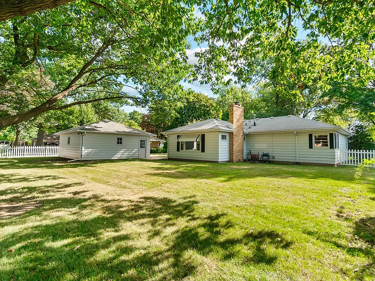 1238 S Hill Dr — Photo 21