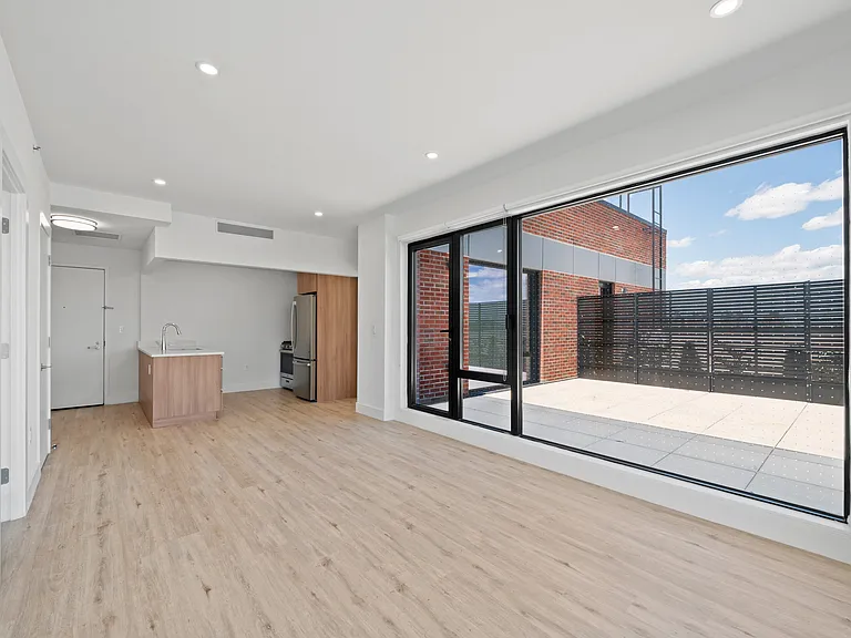 2516 37th Ave #PHC — Photo 4
