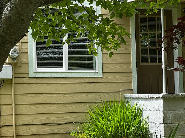 171 SW Birch Ave — Photo 1
