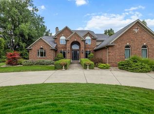 1238 W Center Rd, Essexville, MI