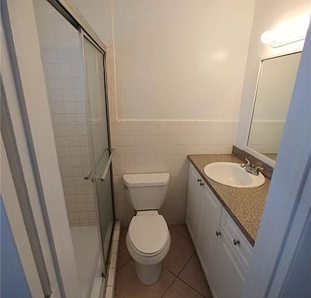 5th image of 1960 NE 48th St APT 7