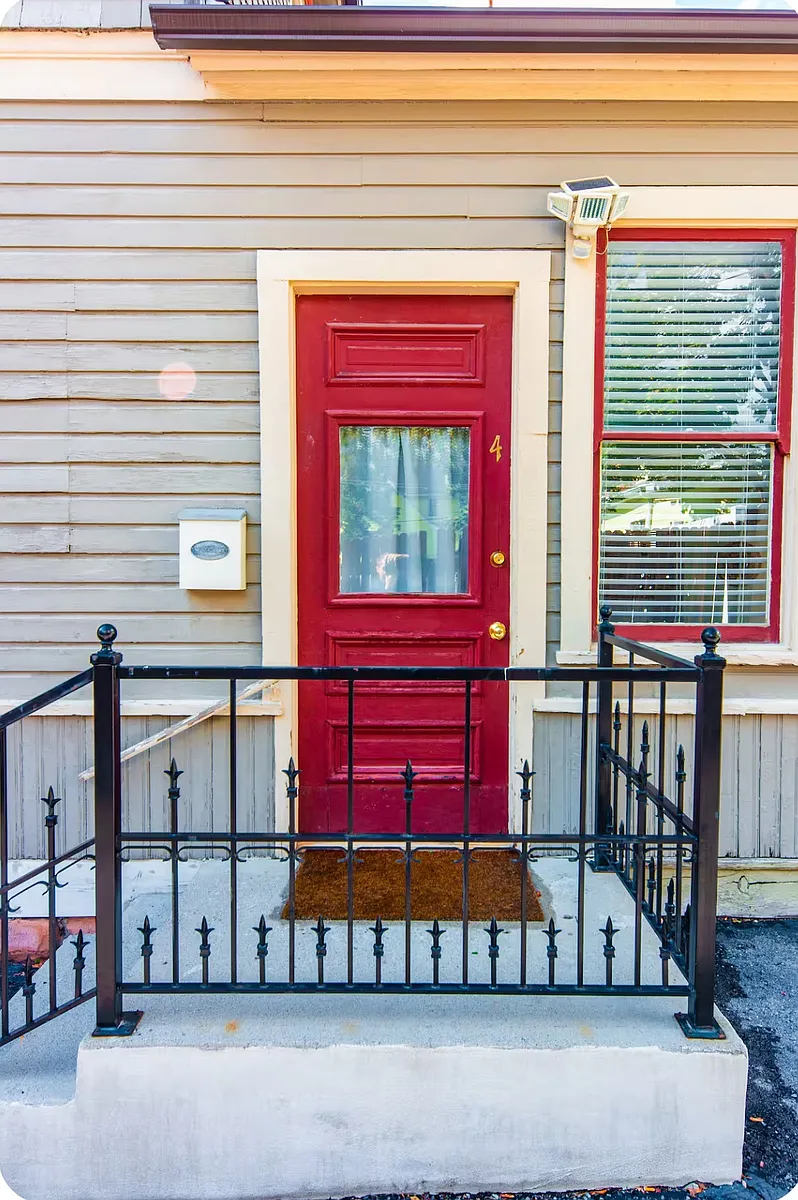 Building Photo - 975 E 1st Ave #4