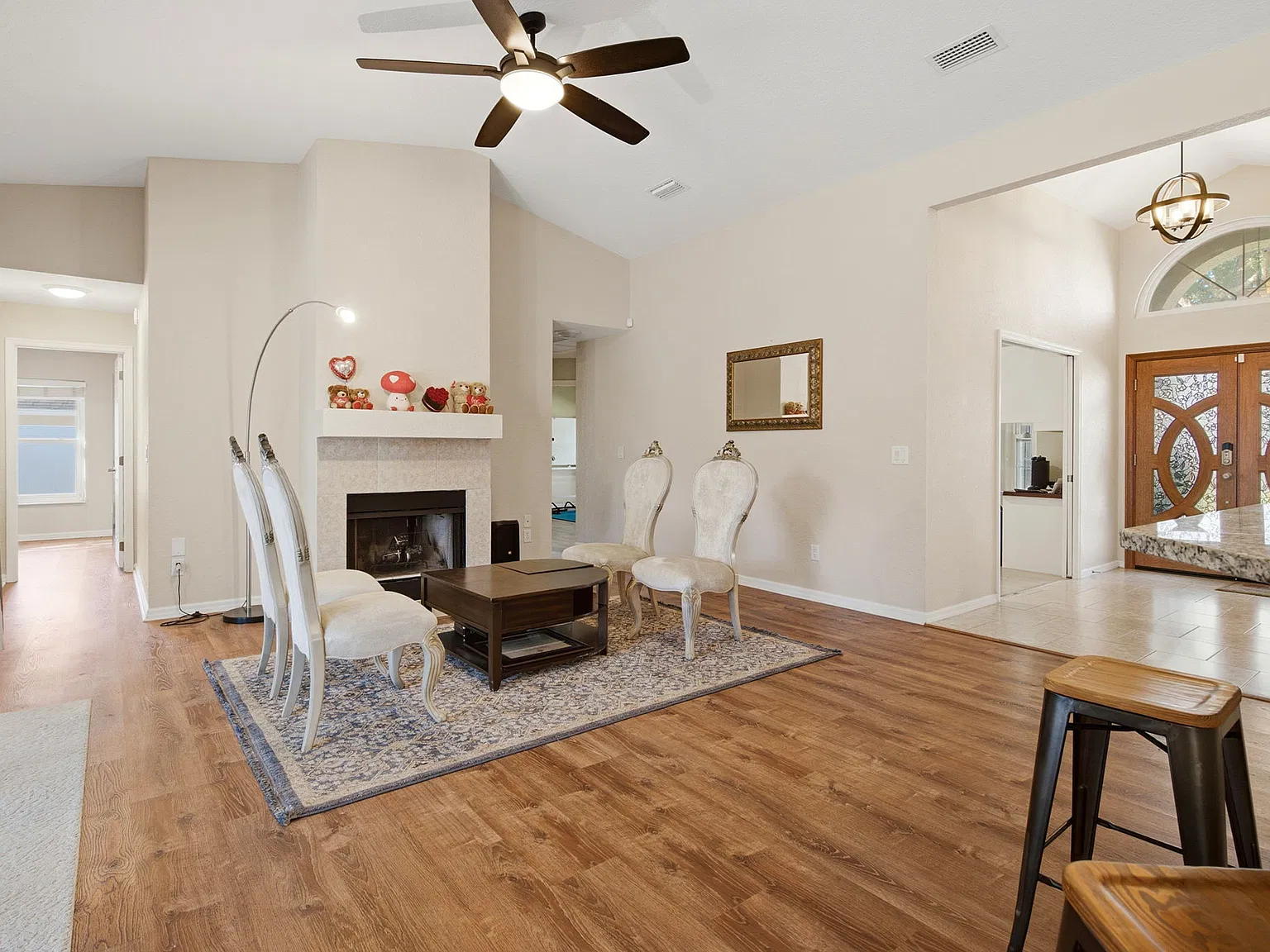 4 bed, 2185 sqft, $5,445 — Photo 4