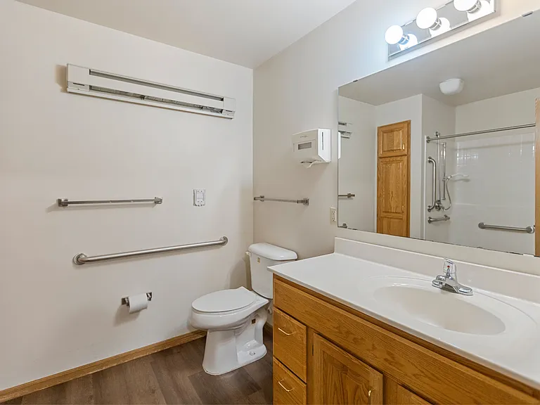 Kenyon Garden Apartments — Photo 8