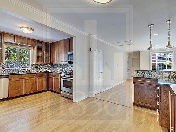 5th image of 4815 Woodview Ave