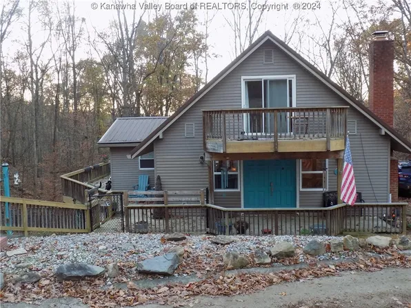 72 Chestnut Rd, Elkview, WV 25071