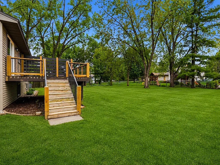 9992 Balsam Ln N — Photo 18