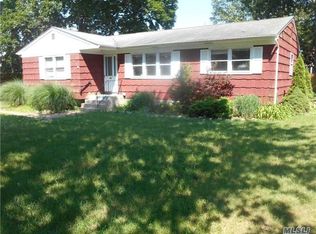 43 Tulip Rd, Rocky Point, NY 11778