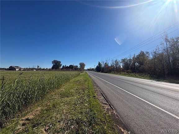 3rd image of 1115 Rapids Rd