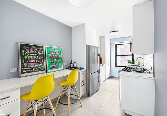 3rd image of 266 E Broadway APT B1507