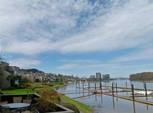 6130 SW Riverpoint Ln, Portland, OR 97239