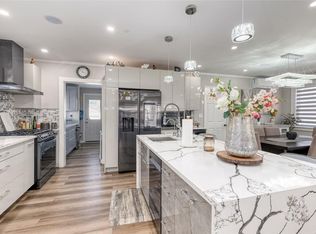 21 Nassau Blvd, Malverne, NY 11565