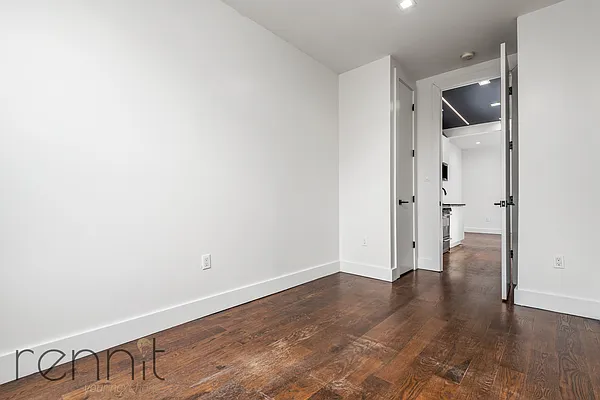 Rented by Rennit Inc. | media 21