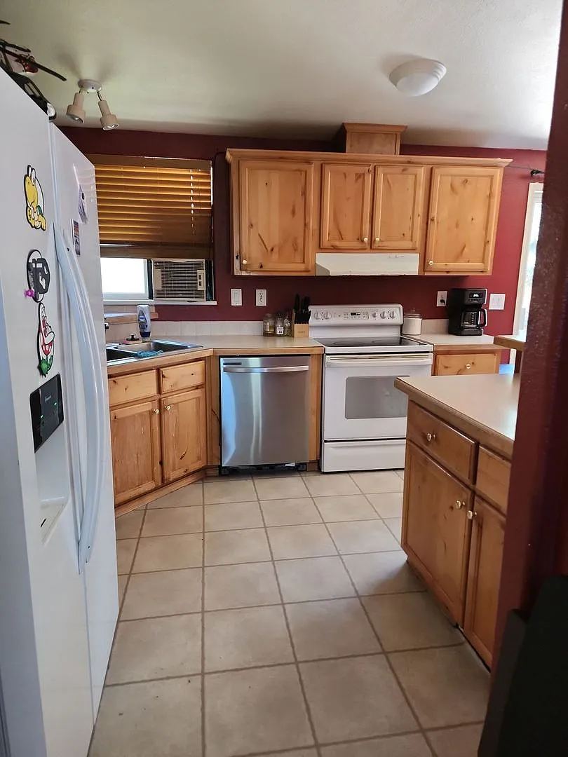 Three bedroom home in the heart of Cedar City — Photo 4