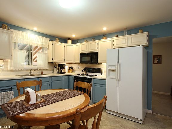 5th image of 1423 N Lake Shore Dr
