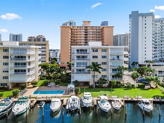 4th image of 126 Golden Isles Dr APT 62A