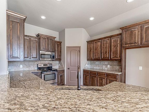5th image of 3805 Upper Lake Cir