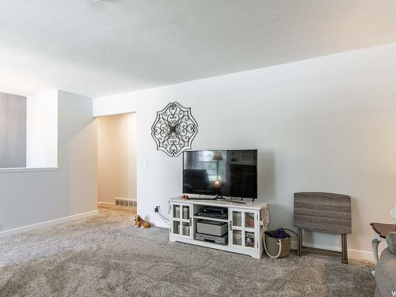 5th image of 3942 S Hawkeye Dr