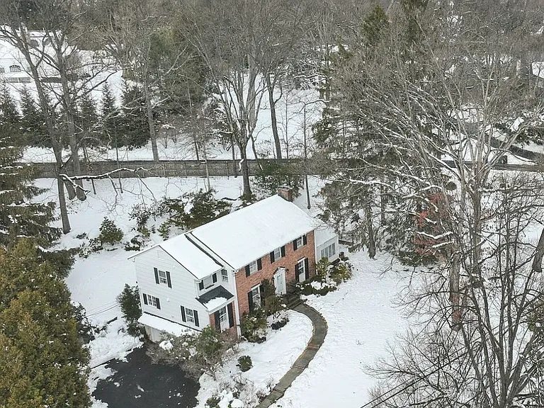 61 Western Dr — Photo 12