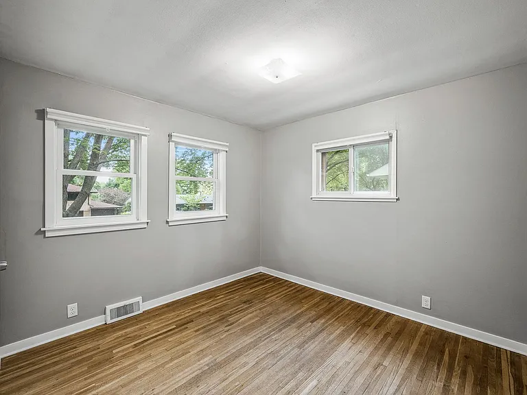 515 12th Ave NW — Photo 12