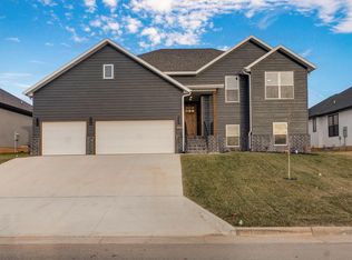 2925 W Teton Drive, Springfield, MO 65810