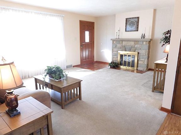 2nd image of 3876 Villanova Dr