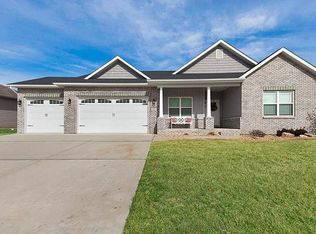 129 Meridian Oaks Dr, Glen Carbon, IL 62034