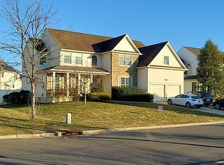 9 Fieldcrest Dr, Columbus, NJ 08022