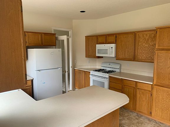 3rd image of 2212 SE Nordlund Ct