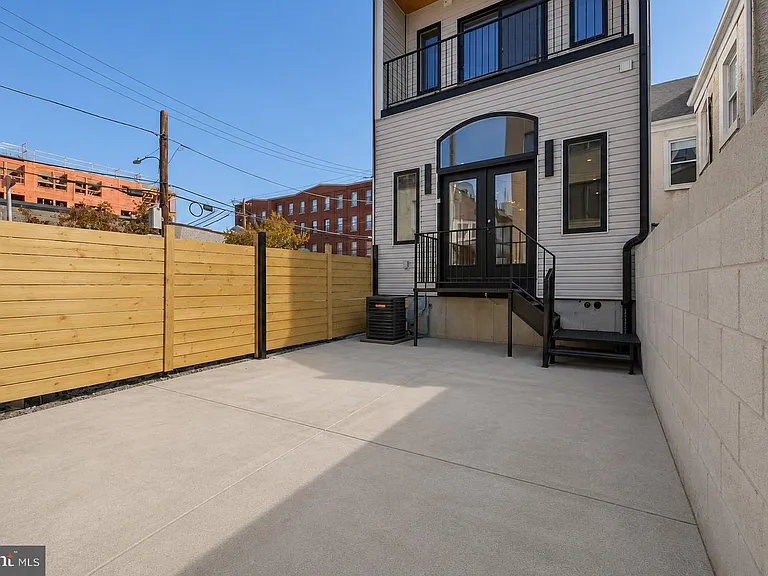 1146 N 3rd St — Photo 50