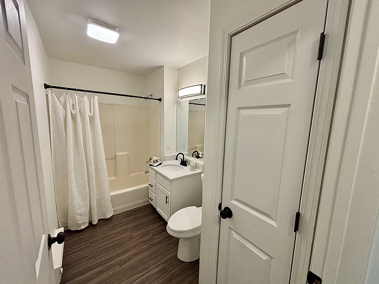 Crown Ridge Apartments — Photo 39