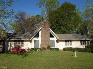 240 Lake Circle Dr, Fayetteville, GA 30215