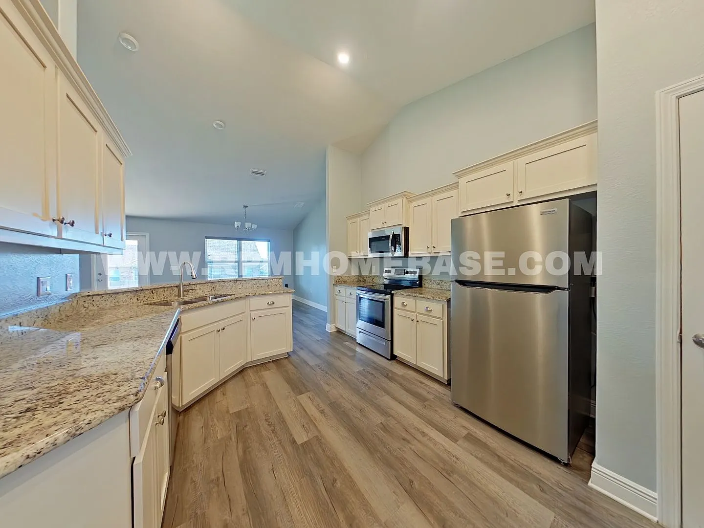 Modern and Spacious Craftsman Style 4 Bed, 2 Bath Home in North Crestview! — Photo 2
