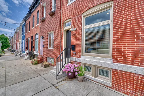 300 S Clinton St Photo 1