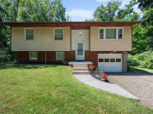6873 Henderson Rd, Ravenna, OH 44266