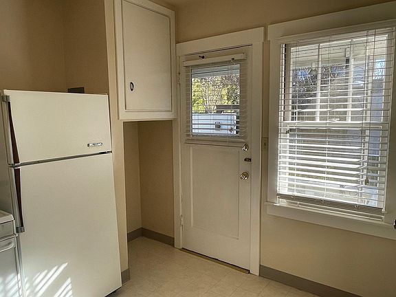 5th image of 112 University Ave APT 2
