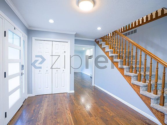 5th image of 1935 E Brandon Park Pl