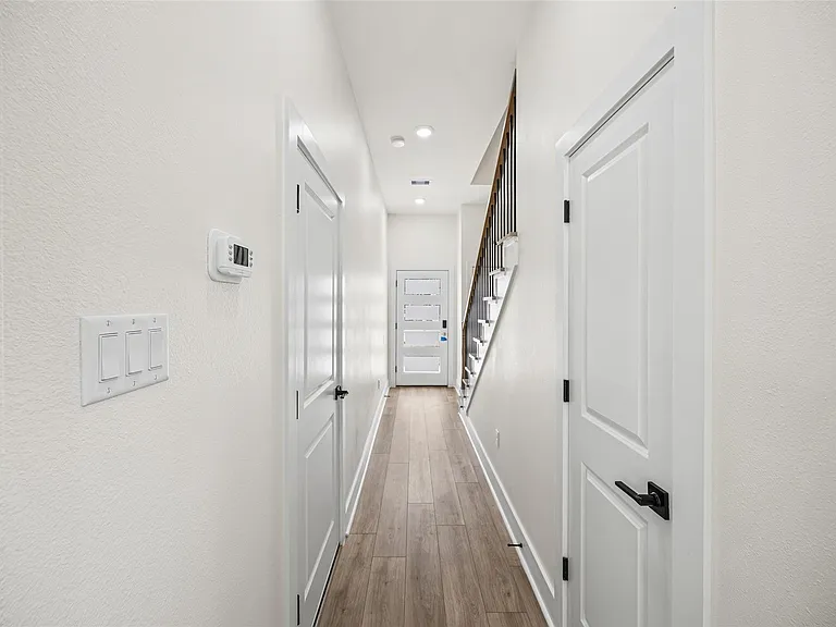 443 Hahlo St — Photo 7