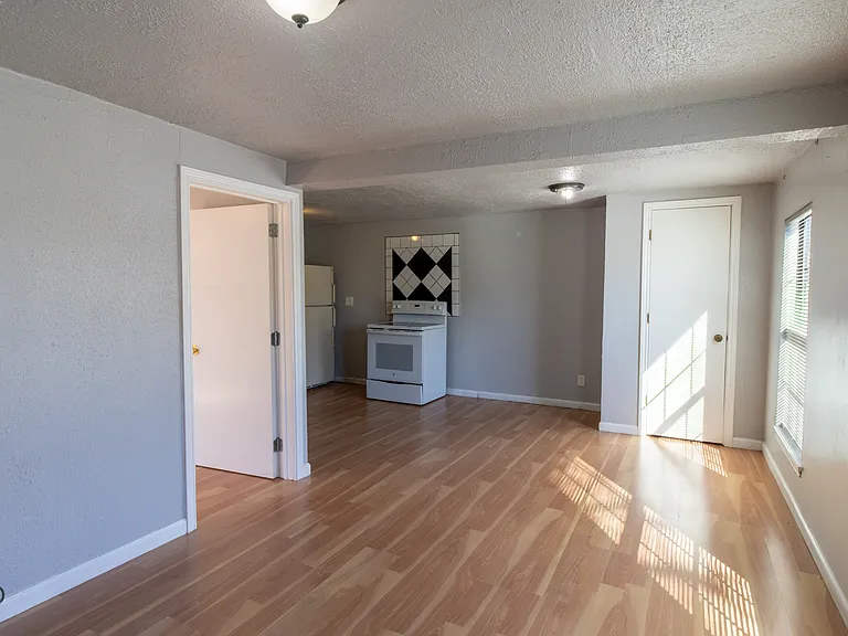 2202 Monroe St — Photo 4