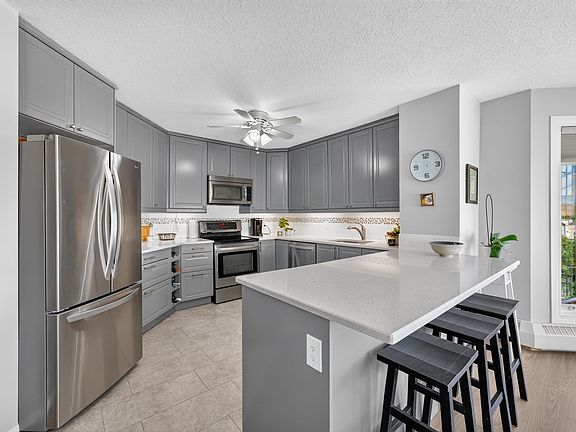 4th image of 3 Perron St #405