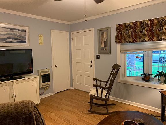 4th image of 275 College Heights Dr